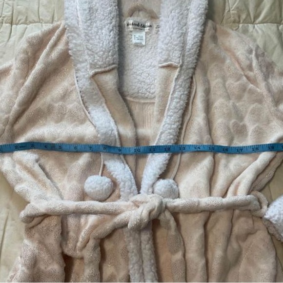 Warm Hooded Robe - Picture 7 of 9